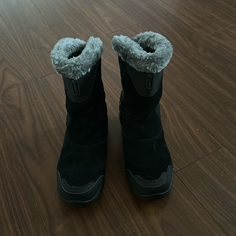 Columbia Black Suede Waterproof Fuzzy Boots Size - 7